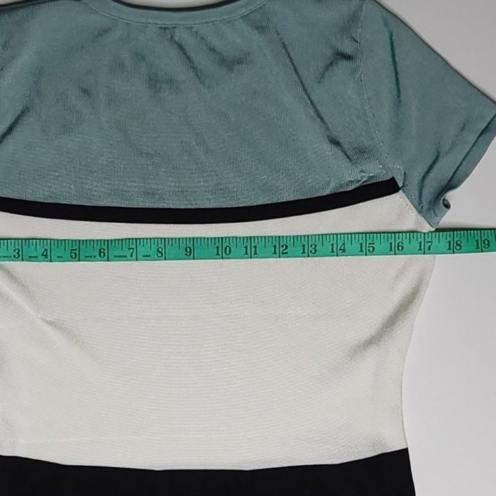 Size small top - Picture 5 of 5